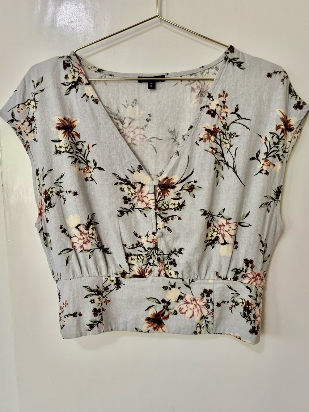 Dynamite| Light Blue & Pink Floral V-Neck Linen Crop Top Sz S